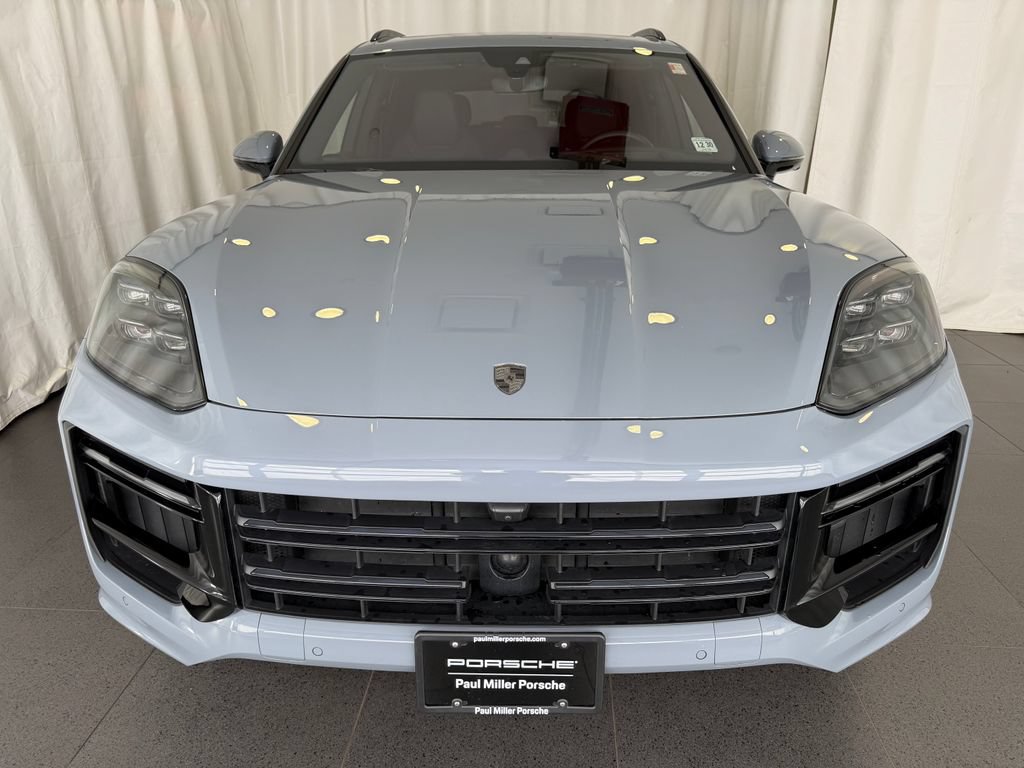 Certified 2025 Porsche Cayenne Turbo AWD/4WD image 6