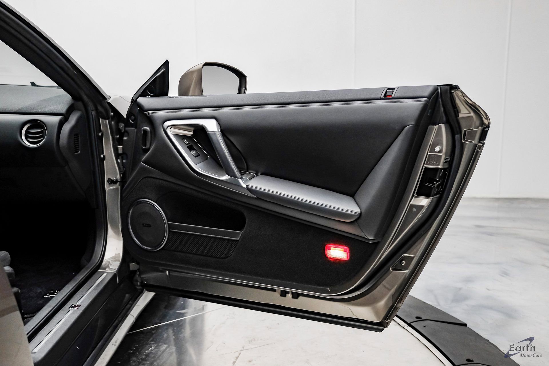 Used 2009 Nissan GT-R Premium image 92