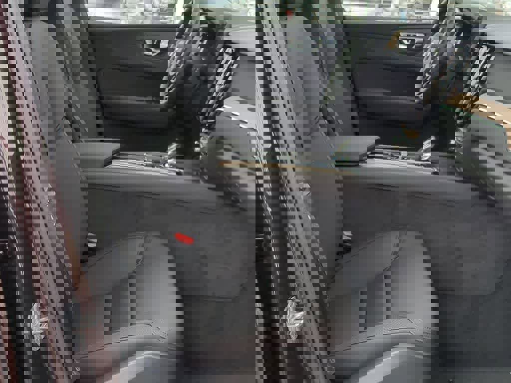 New 2026 Volvo XC60 B5 Plus w/ Protection Package Premier image 20