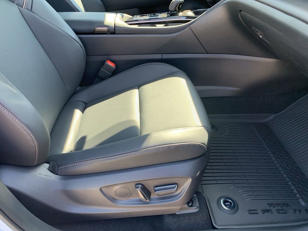 New 2025 Toyota Crown Signia image 17