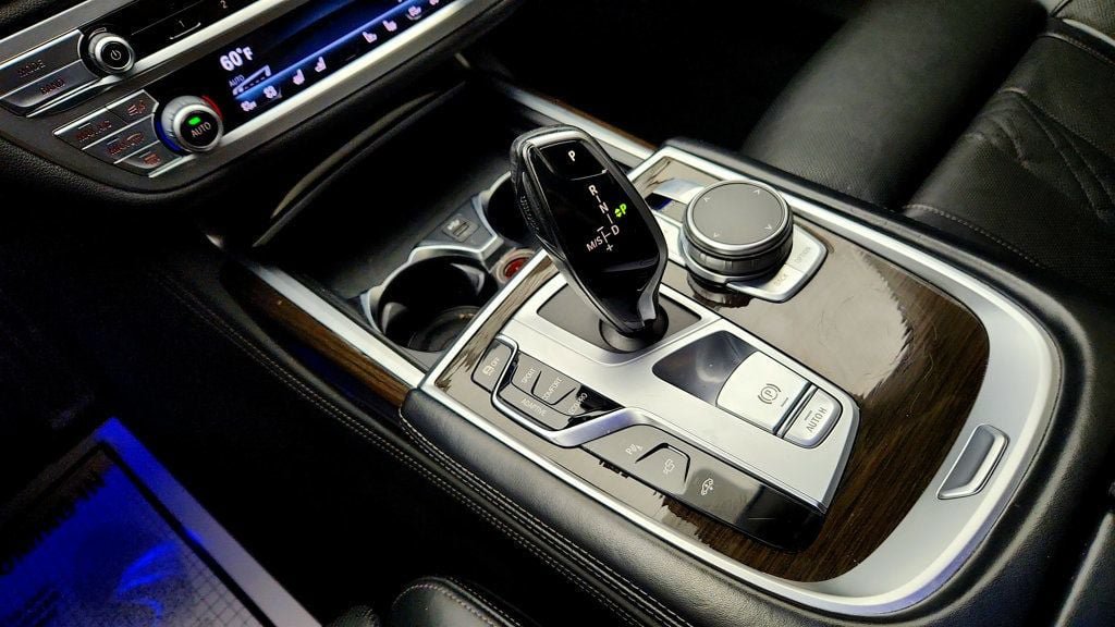Used 2022 BMW 740i xDrive w/ Premium Package AWD/4WD image 17