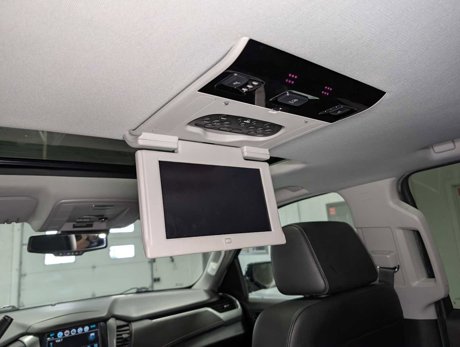 Used 2020 Chevrolet Suburban LT image 24