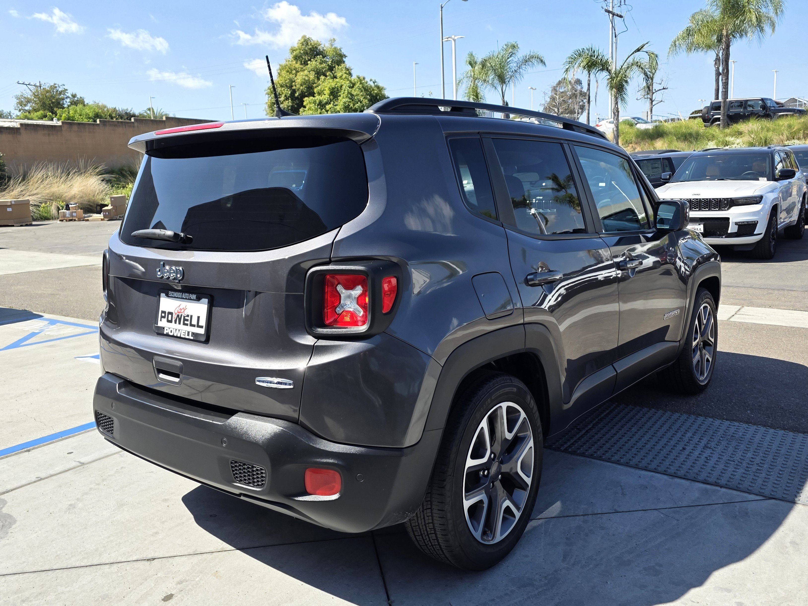 Used 2018 Jeep Renegade Latitude w/ Advanced Technology Group image 5