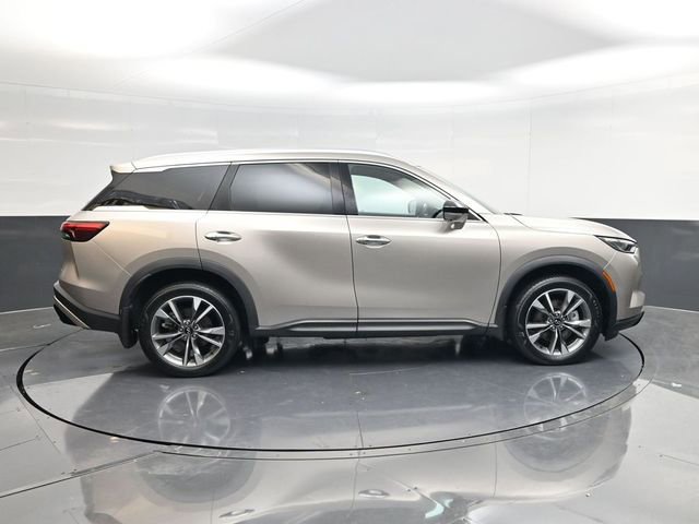 Used 2023 INFINITI QX60 Luxe w/ Cargo Package FWD image 2