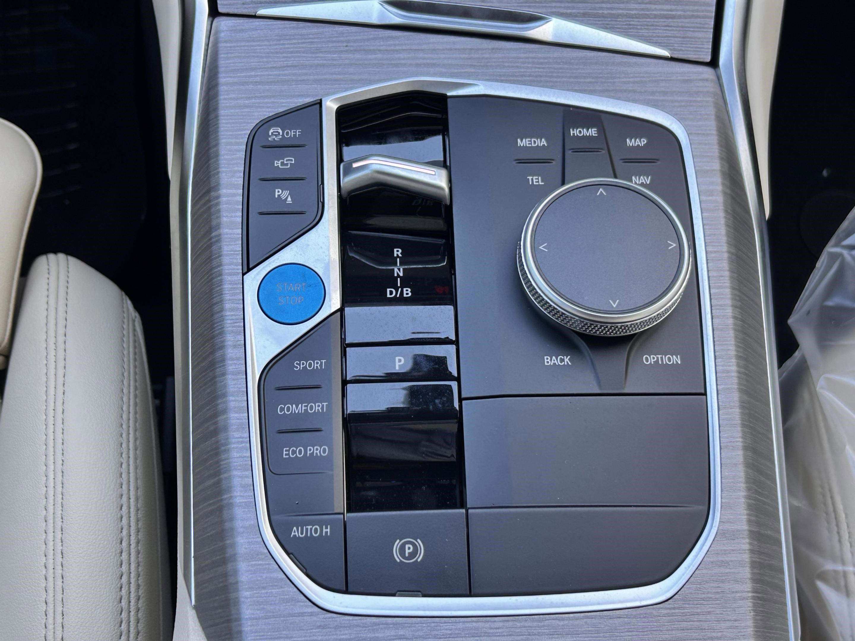 Used 2025 BMW i4 eDrive40 w/ Premium Package image 14