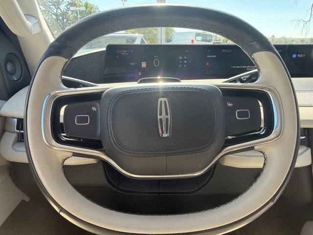 Used 2025 Lincoln Navigator Reserve AWD/4WD image 11