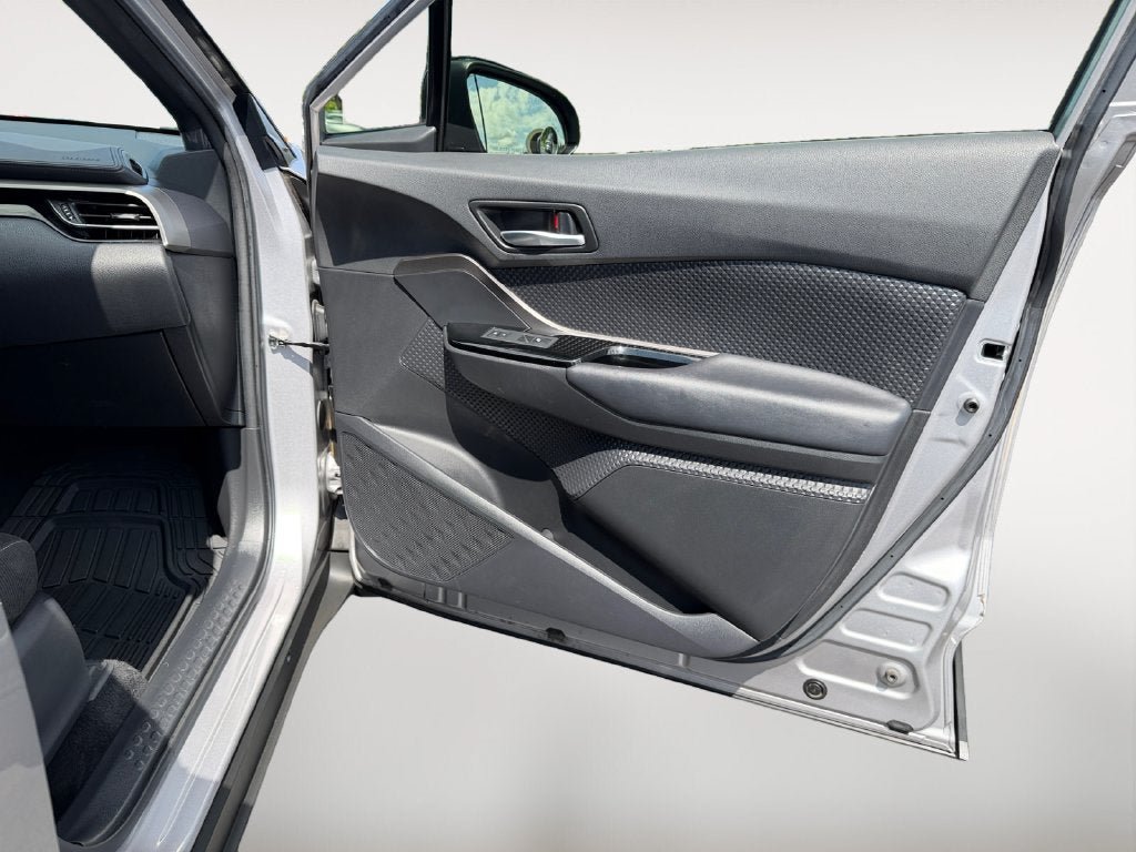 Used 2019 Toyota C-HR XLE FWD image 26