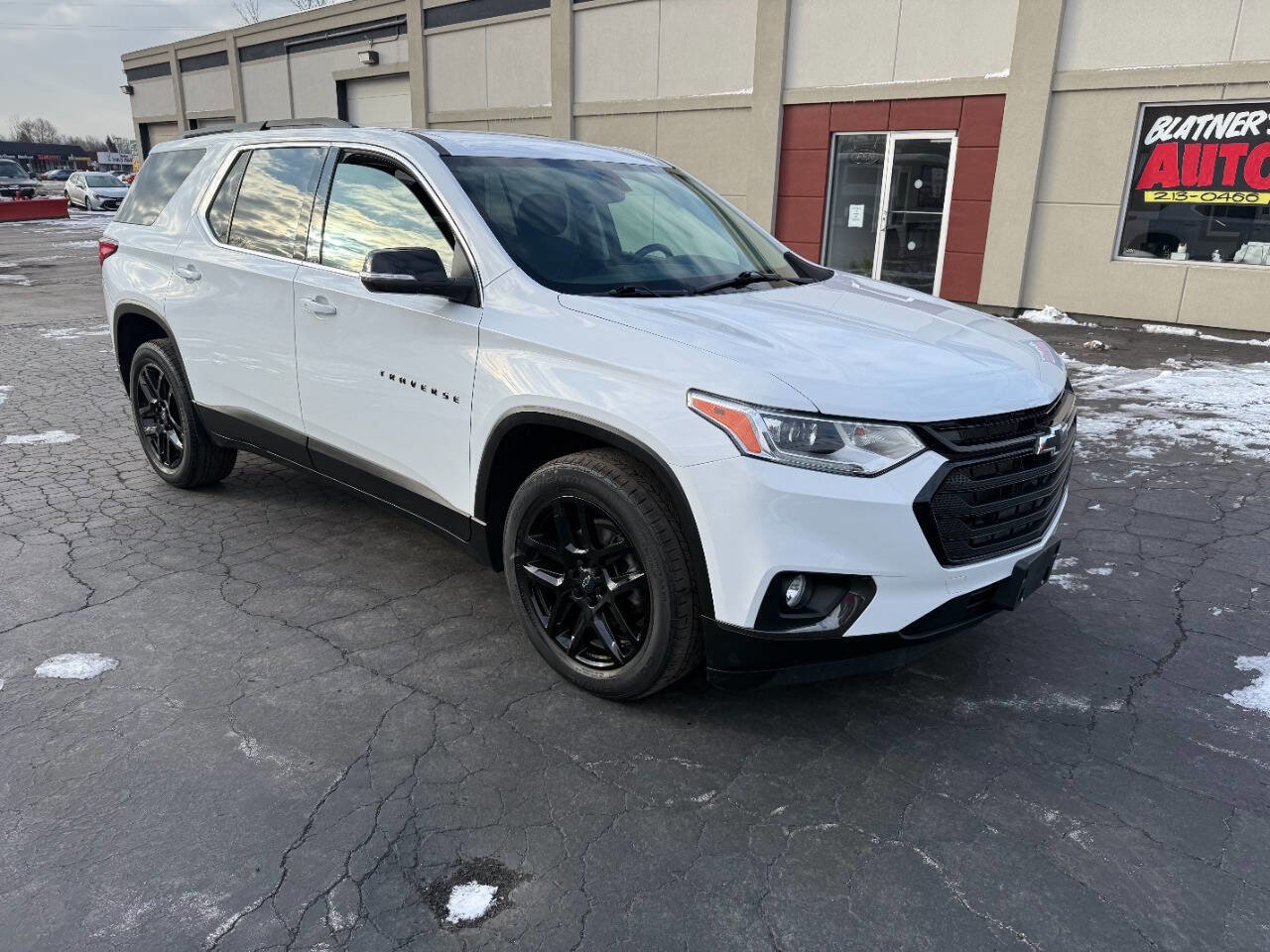 Used 2021 Chevrolet Traverse LT w/ LPO, Blackout Package image 1