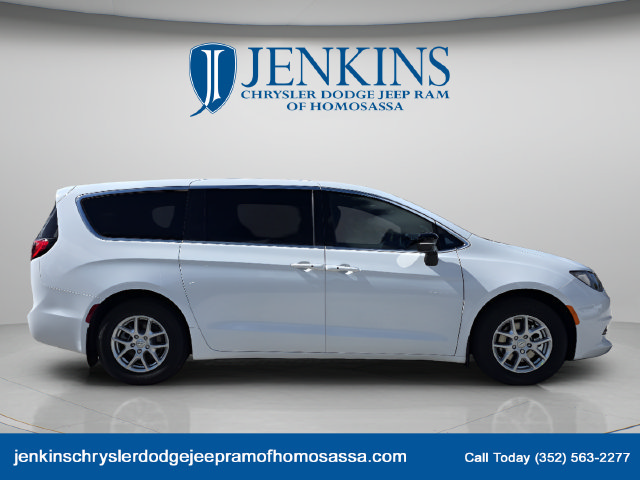 New 2026 Chrysler Voyager LX FWD image 3