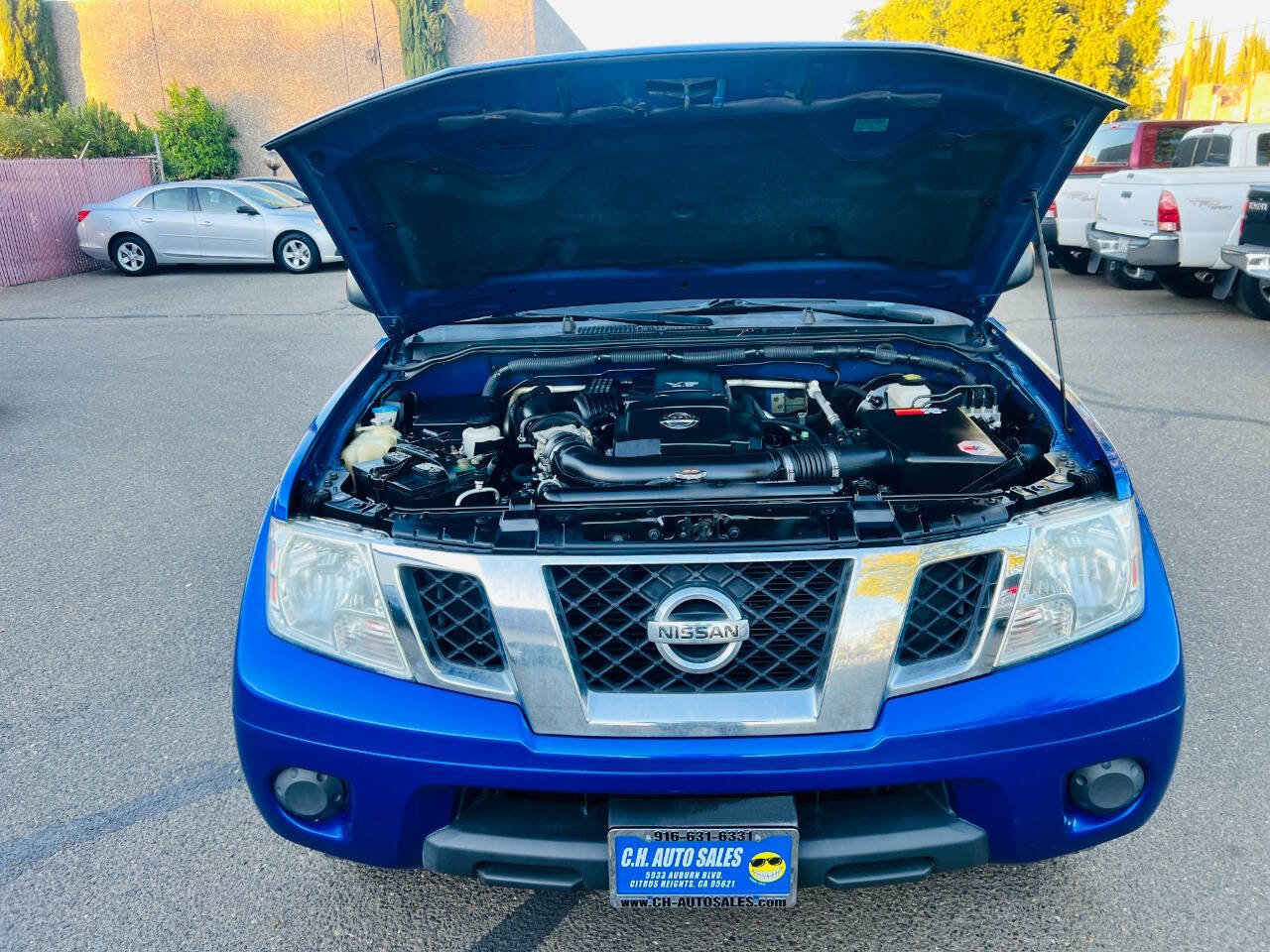 Used 2012 Nissan Frontier SV w/ SV Premium Utility Pkg AWD/4WD image 10