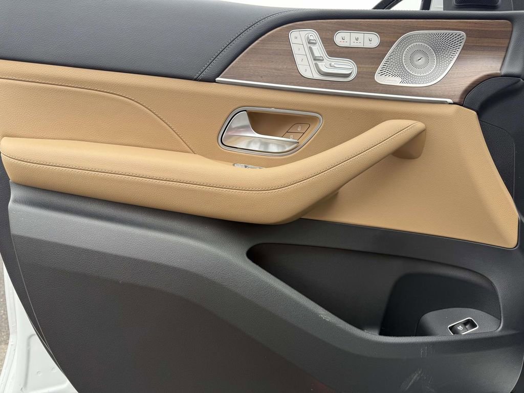 Used 2026 Mercedes-Benz GLS 580 4MATIC image 12