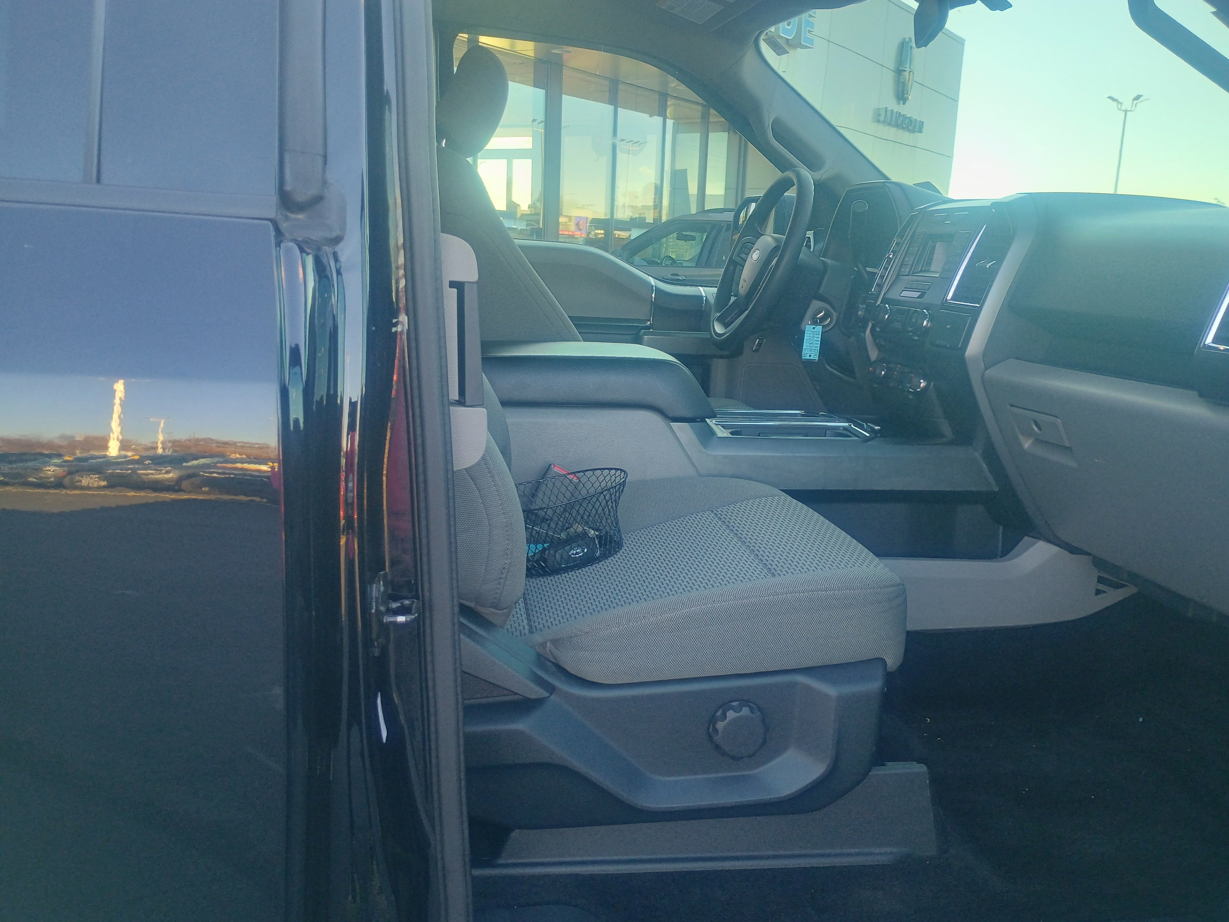 Used 2017 Ford F150 XLT image 19