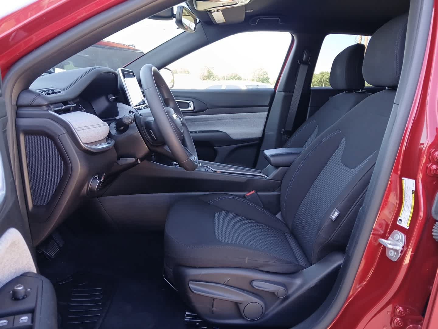 Used 2025 Jeep Compass Sport AWD/4WD image 15