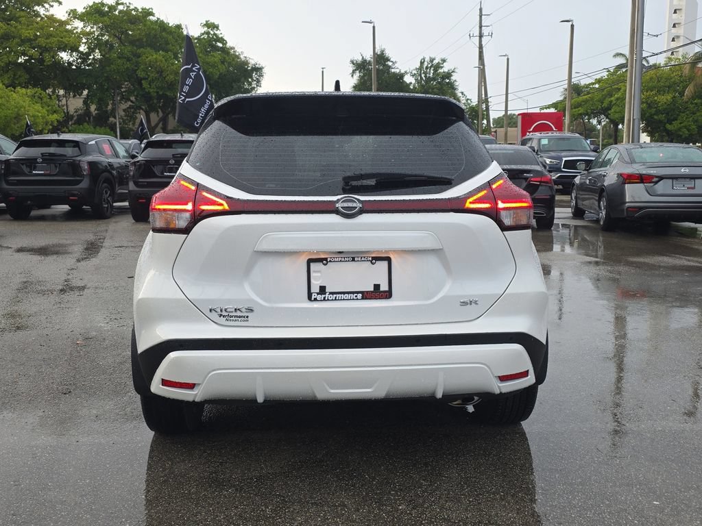 Certified 2024 Nissan Kicks SR FWD image 9
