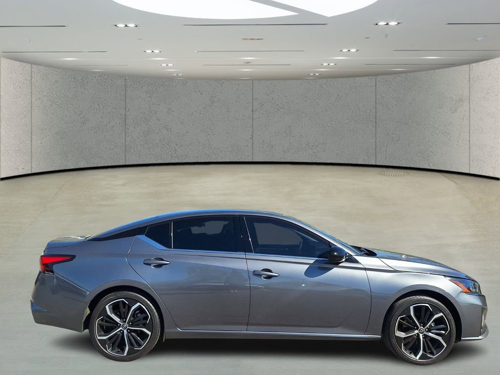 Used 2025 Nissan Altima 2.5 SR image 5