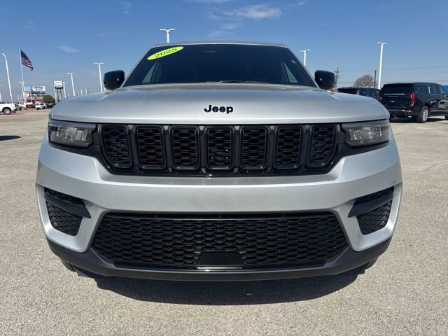 Used 2025 Jeep Grand Cherokee Altitude image 9