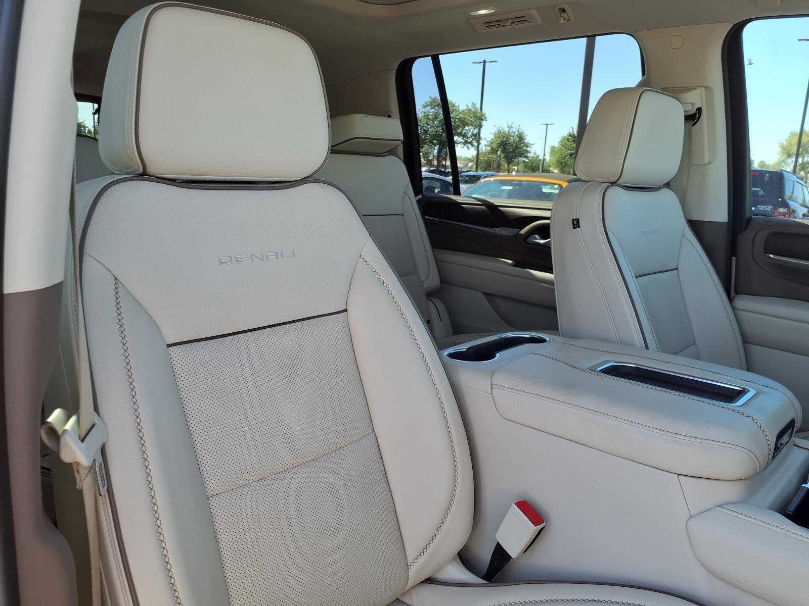 Used 2021 GMC Yukon XL Denali w/ Denali Premium Package AWD/4WD image 12