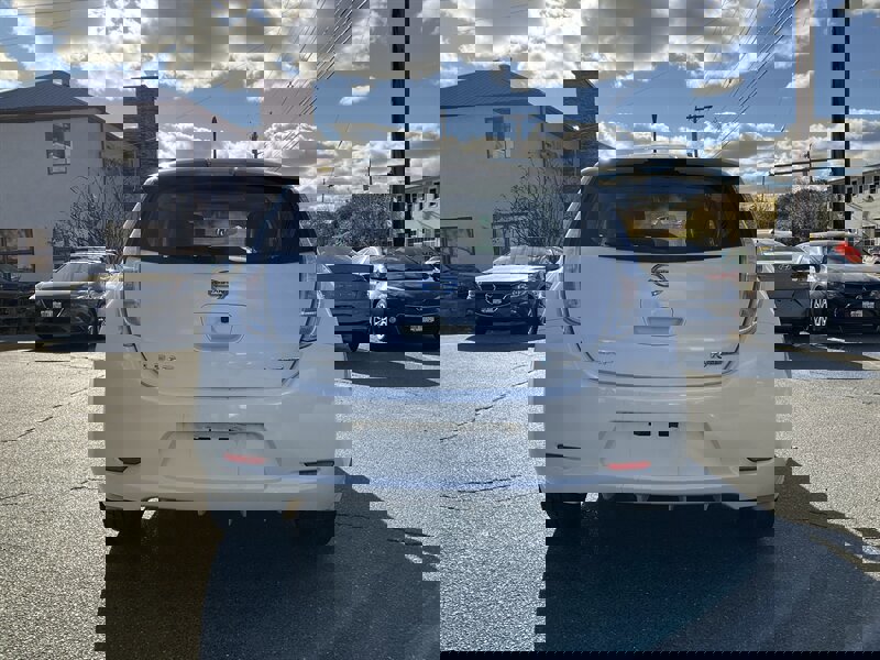 Used 2014 Nissan Leaf SL w/ Premium Package image 6