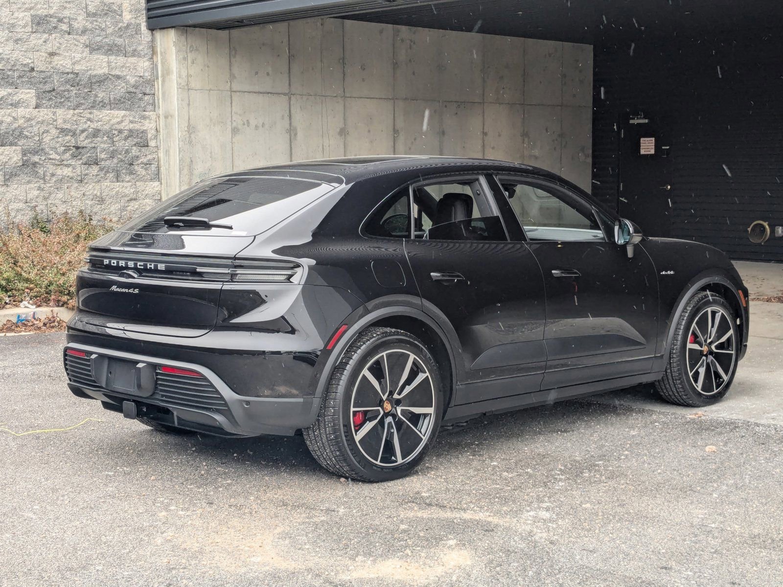 New 2025 Porsche Macan 4S Electric image 9