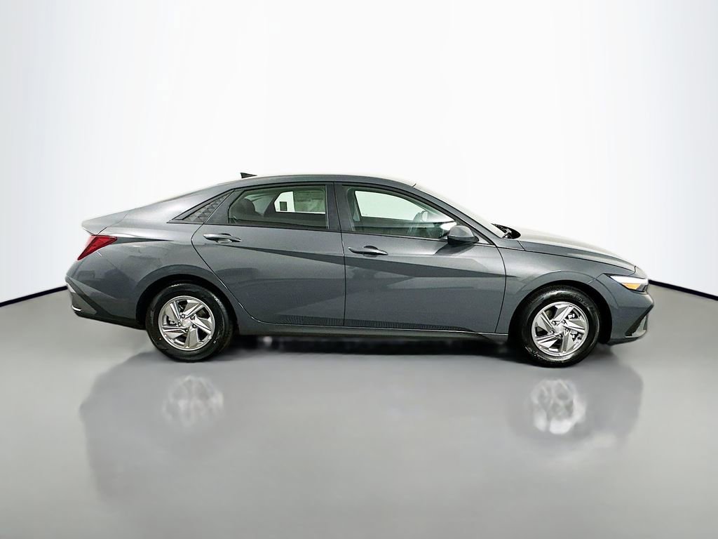 New 2026 Hyundai Elantra SE w/ Cargo Package FWD image 4