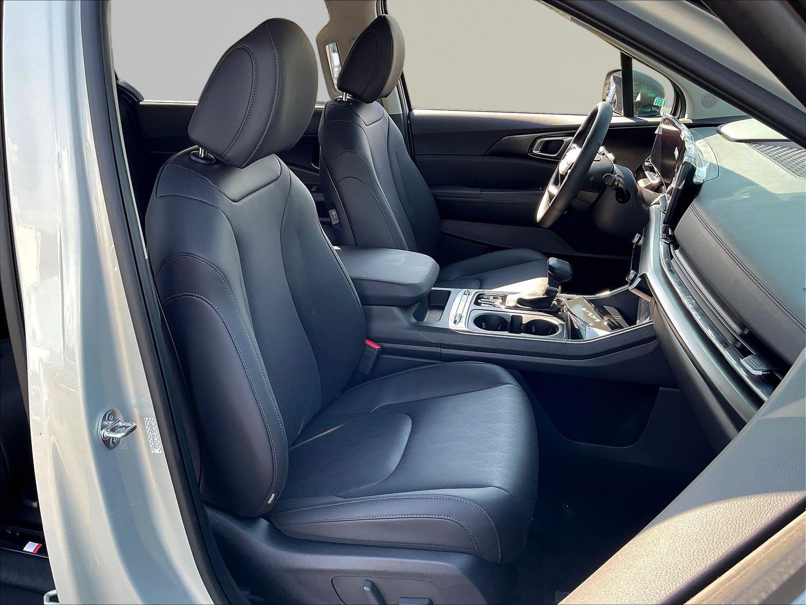 New 2027 Kia Carnival SX w/ Dark Edition Package FWD image 19