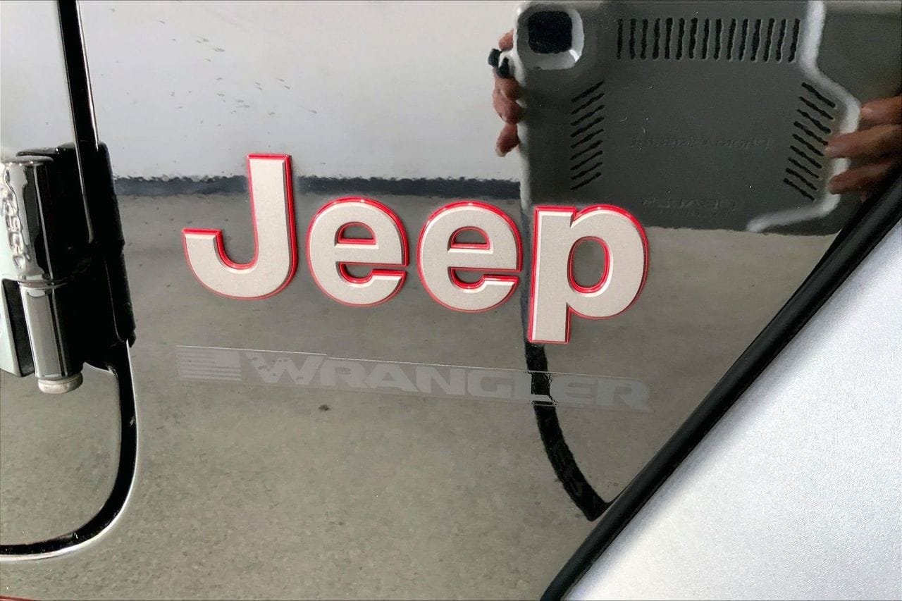 Used 2024 Jeep Wrangler Unlimited Rubicon w/ Convenience Group AWD/4WD image 31