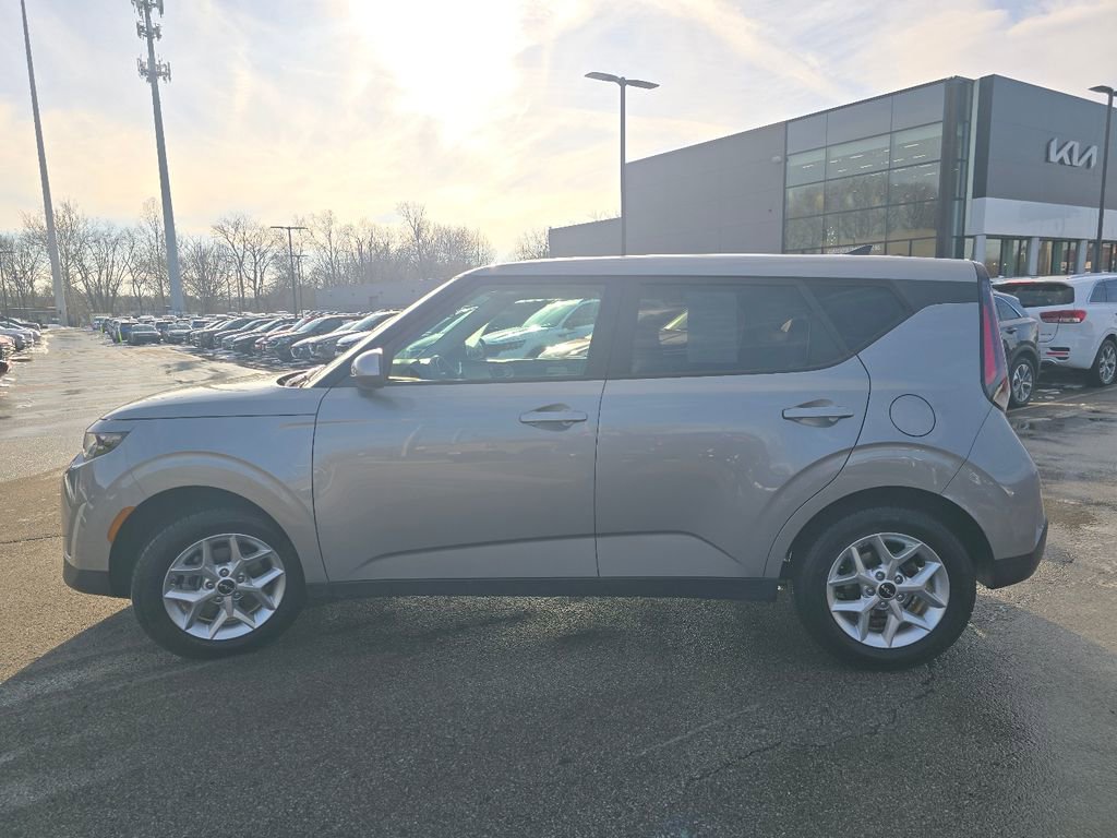 Used 2023 Kia Soul LX w/ LX Technology Package image 11