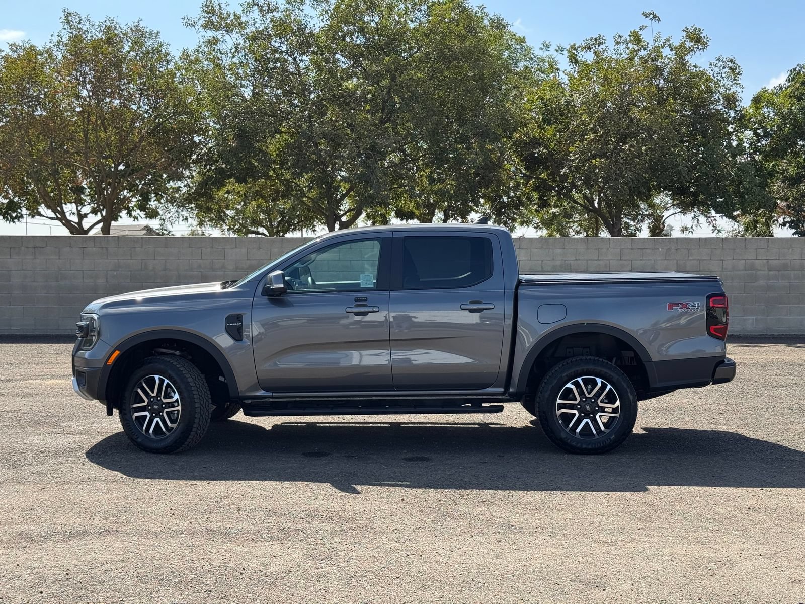 Used 2025 Ford Ranger Lariat w/ FX4 Off-Road Package AWD/4WD image 9