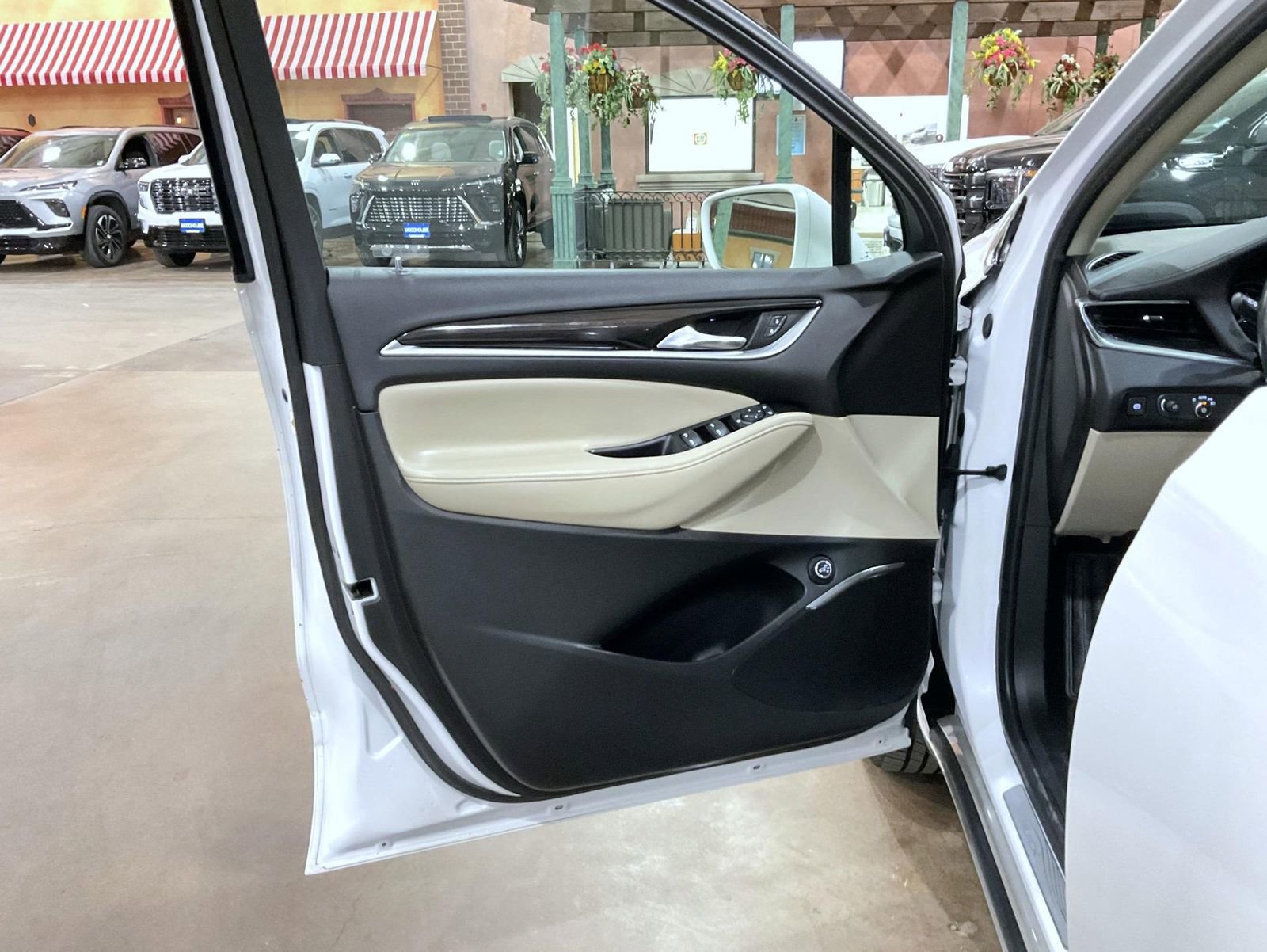 Certified 2019 Buick Enclave Essence image 9