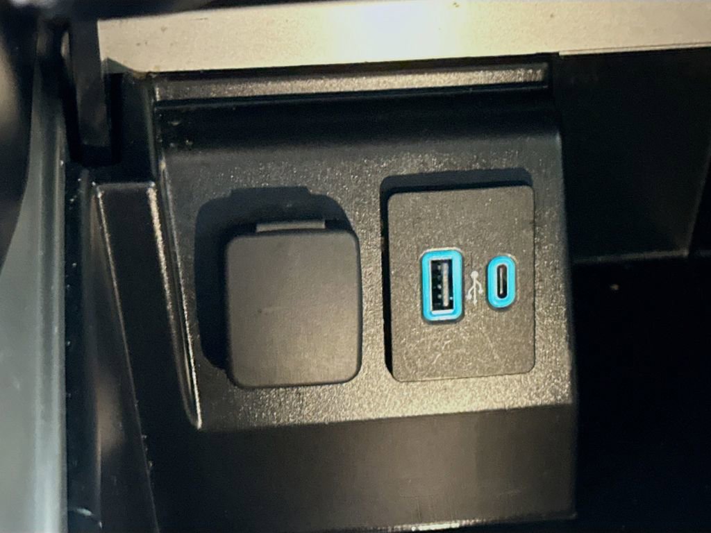 Used 2022 Ford Explorer Limited image 33