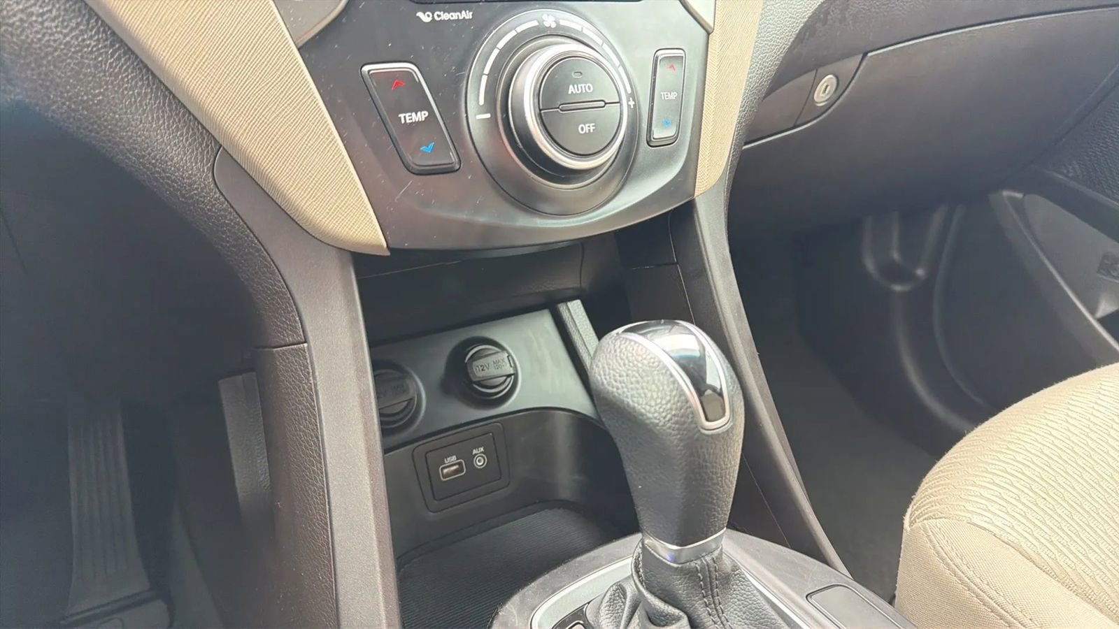 Used 2017 Hyundai Santa Fe SE image 32