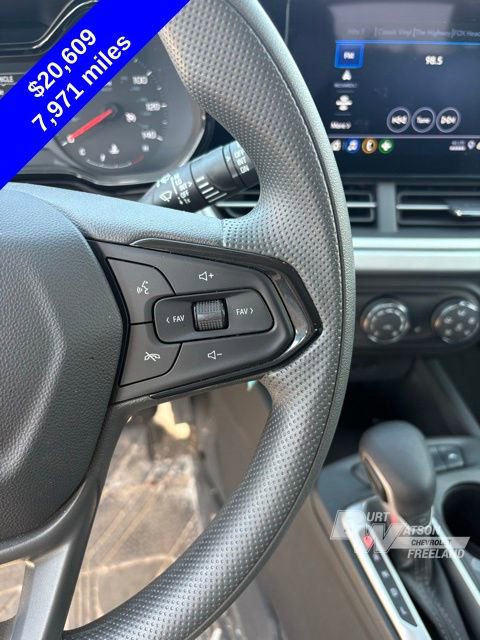 Used 2025 Chevrolet Trax LS w/ LS Convenience Package FWD image 14