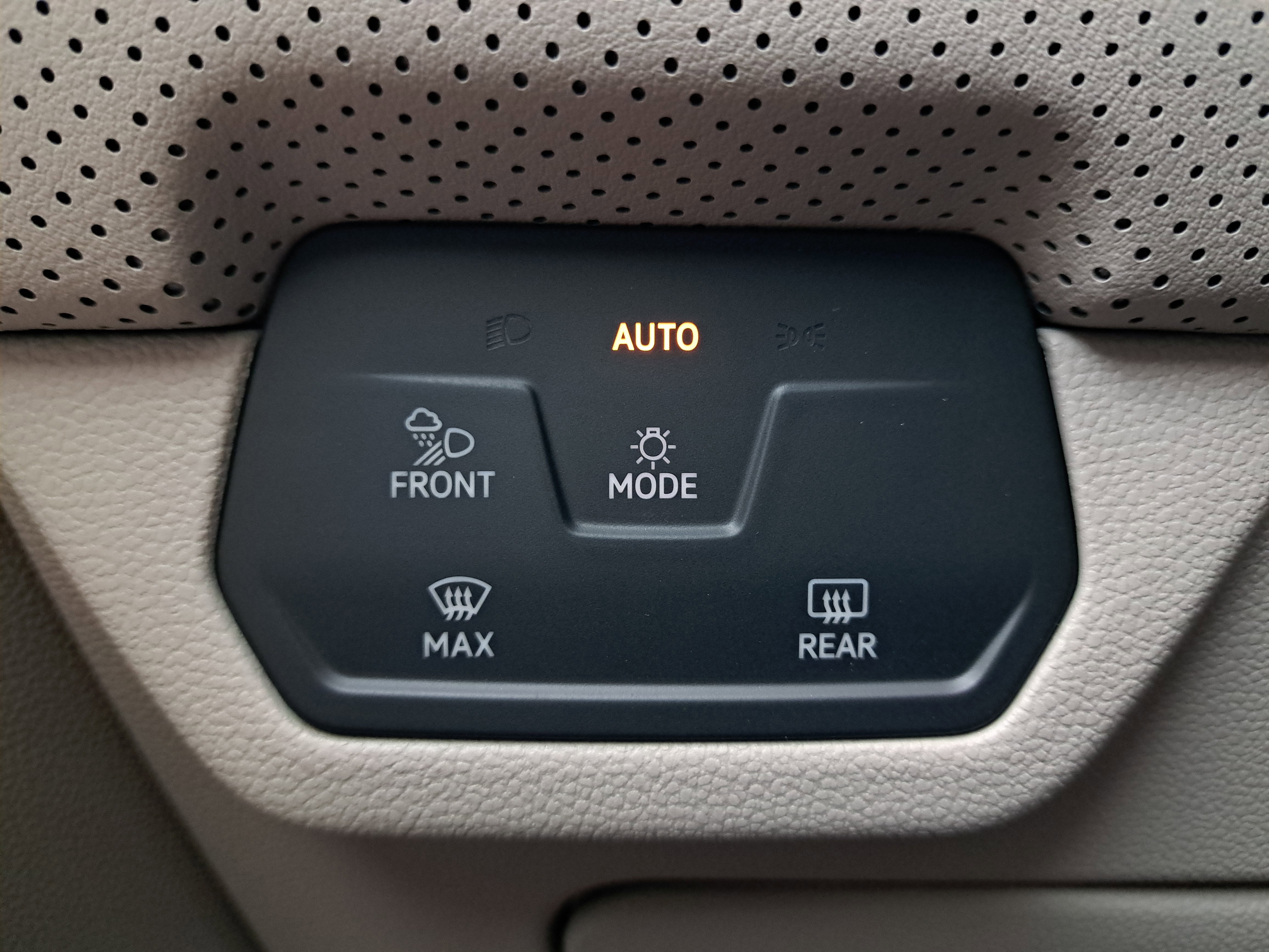 New 2025 Volkswagen Atlas SEL image 25