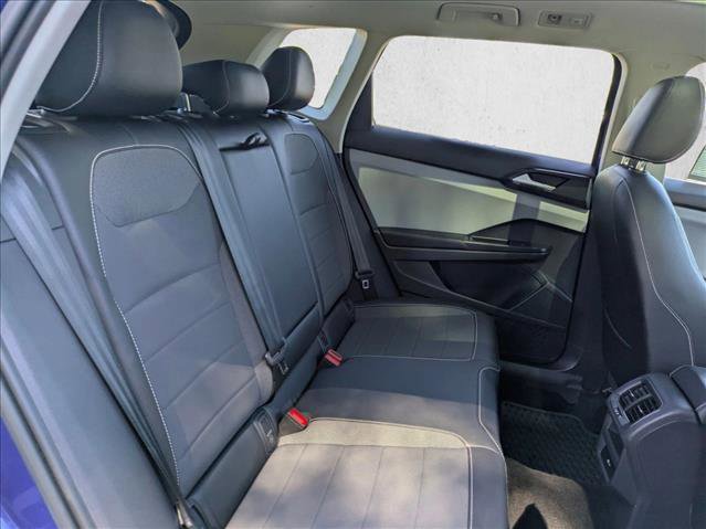 Used 2022 Volkswagen Taos SE w/ Panoramic Sunroof Package AWD/4WD image 19