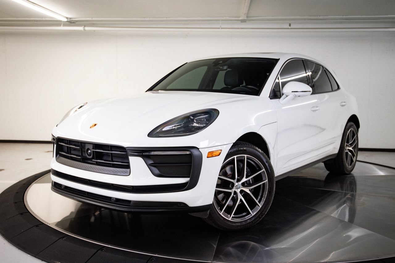 Certified 2023 Porsche Macan AWD/4WD image 1