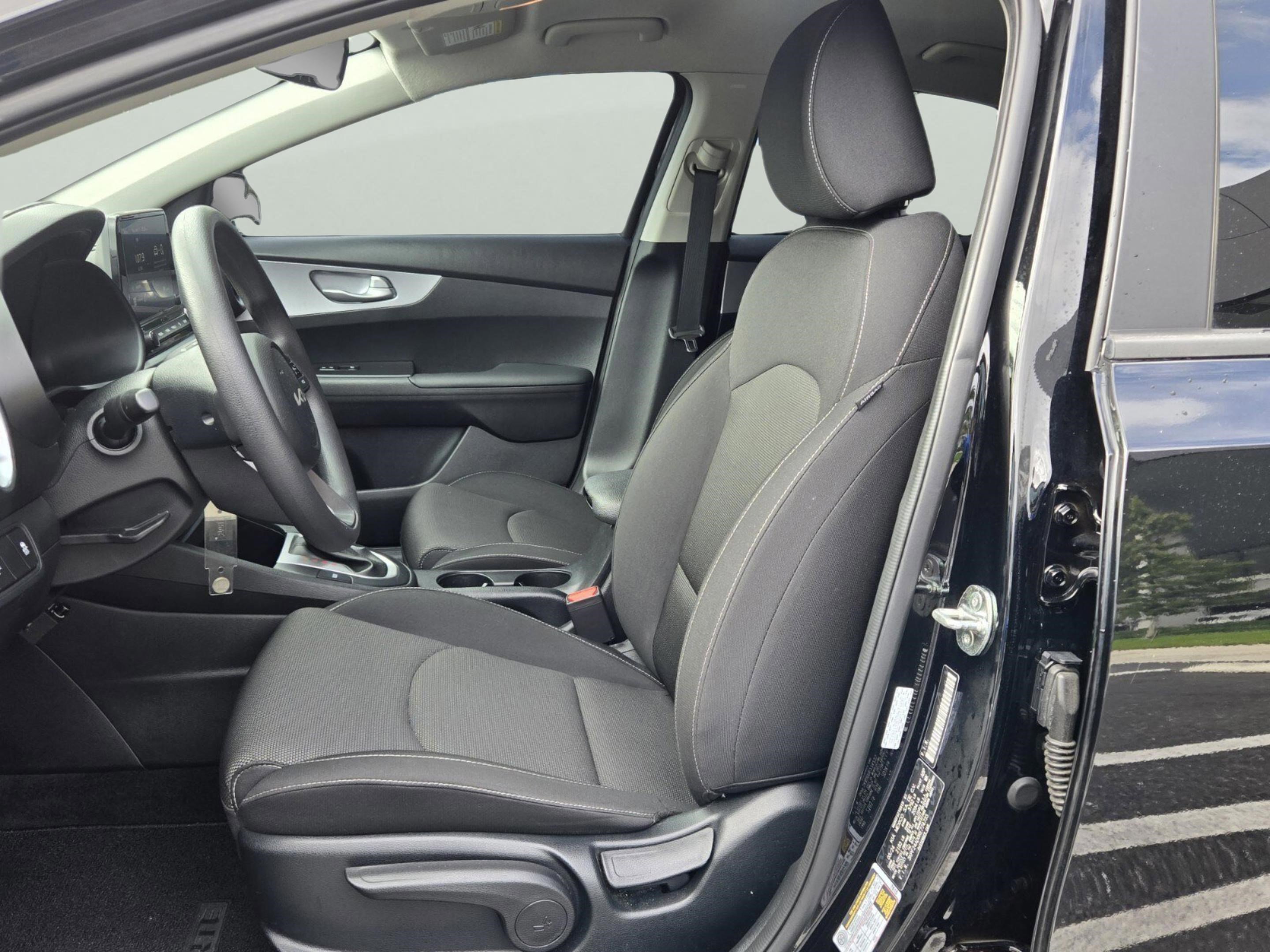 Used 2024 Kia Forte LXS w/ LXS Technology Package image 9