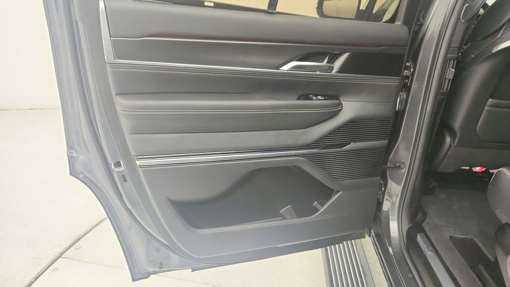 Used 2022 Jeep Grand Wagoneer Series II image 67