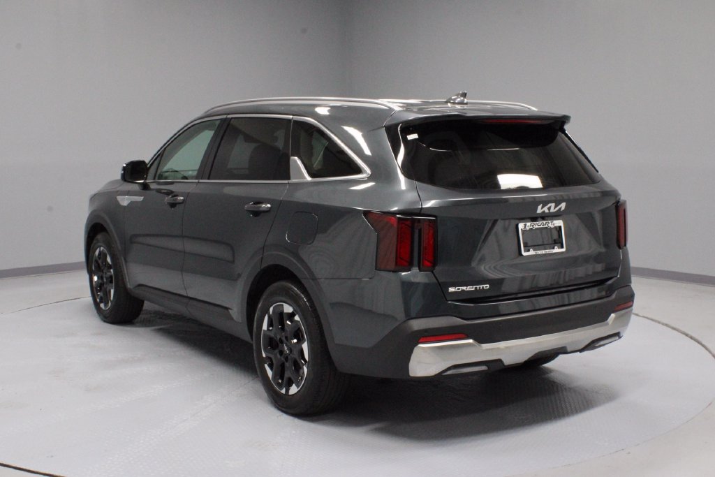Used 2024 Kia Sorento S FWD image 10