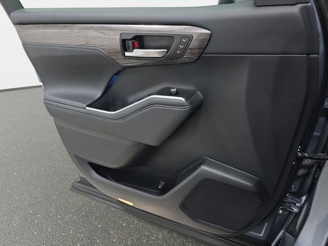 Used 2021 Toyota Highlander Platinum image 26