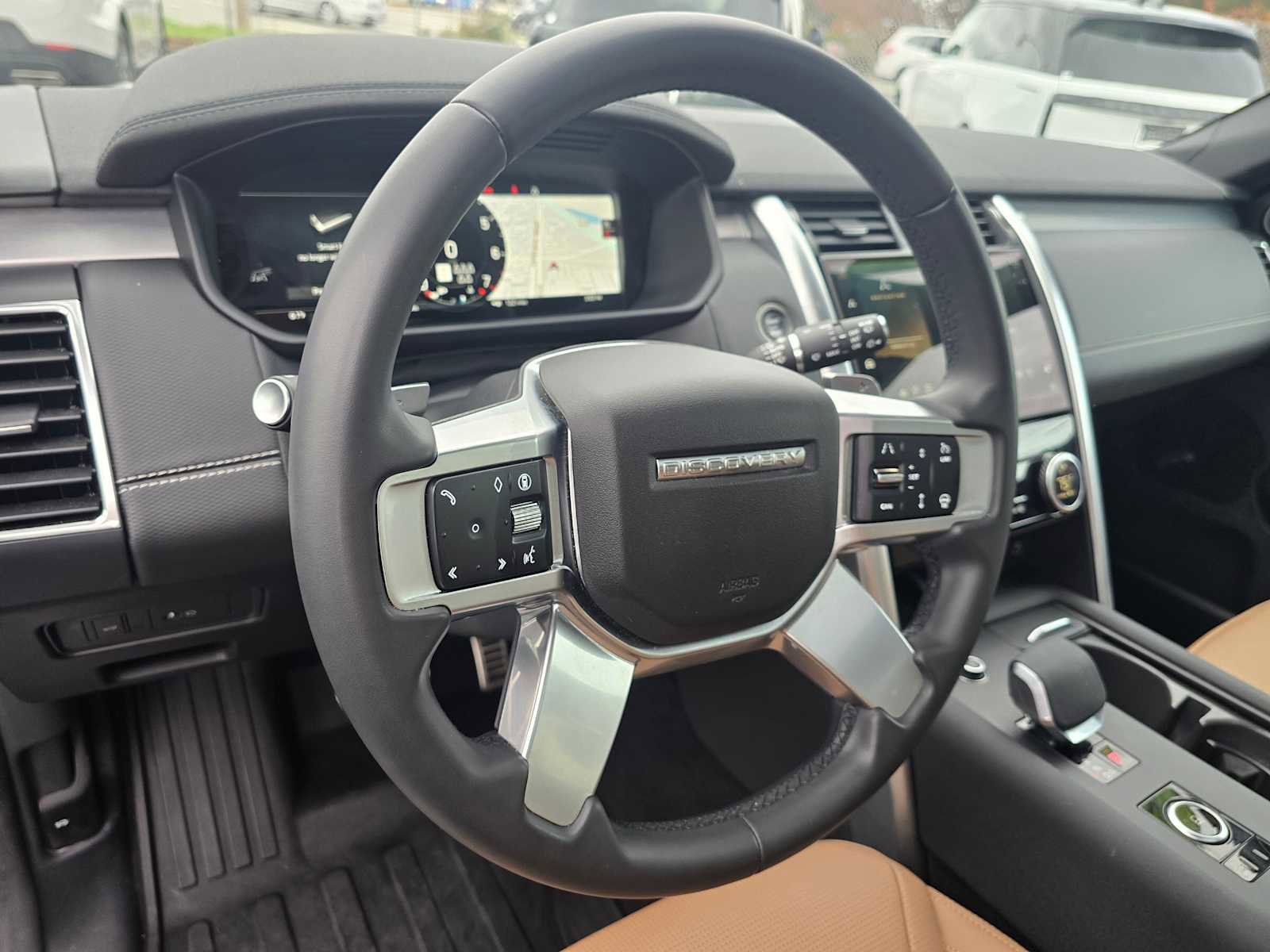 Certified 2025 Land Rover Discovery Dynamic SE image 25