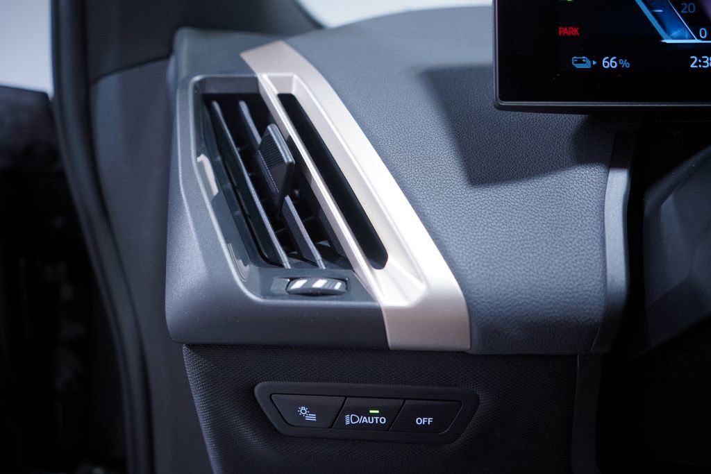 Used 2024 BMW iX xDrive50 w/ Premium Package image 17