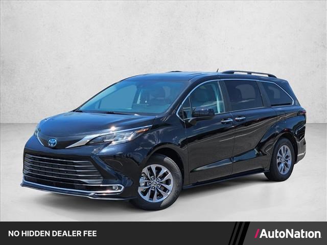 Used 2023 Toyota Sienna XLE FWD image 1