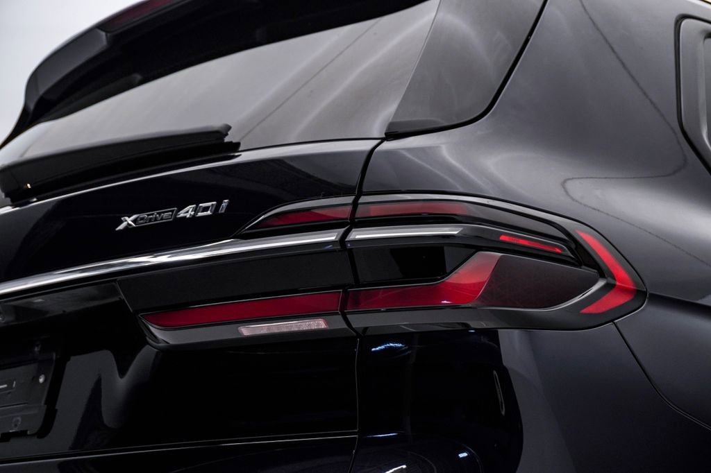 Used 2024 BMW X7 xDrive40i w/ M Sport Package image 12