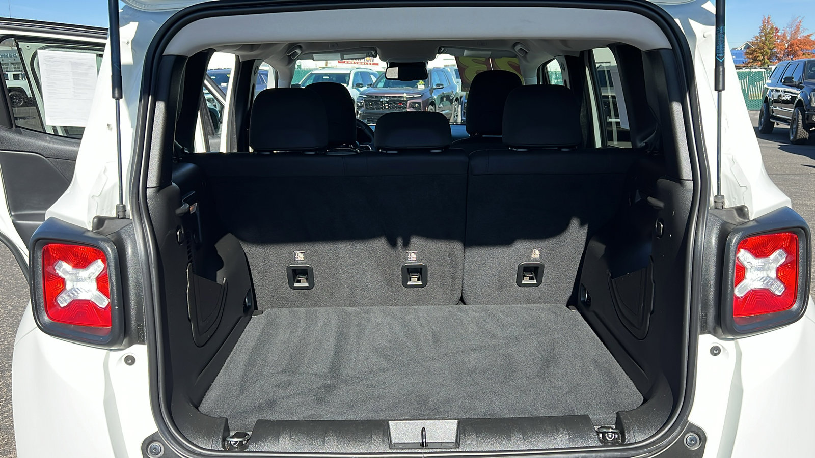 Used 2023 Jeep Renegade Trailhawk image 11