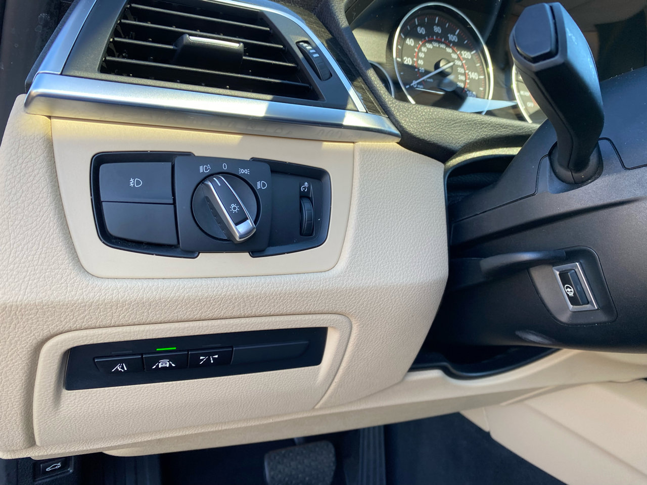 Used 2018 BMW 330i xDrive 330i xDrive SULEV Sedan w/ Premium Package image 31