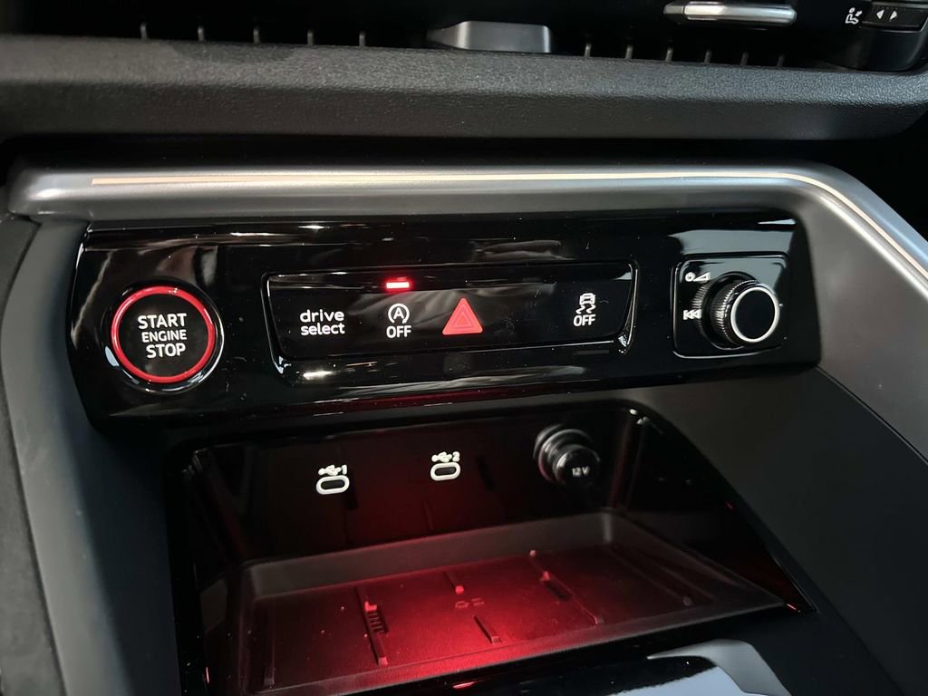 New 2025 Audi SQ5 Prestige image 21