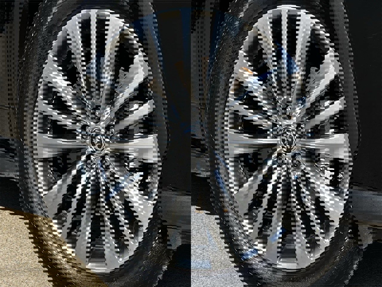 Used 2024 Toyota Highlander Platinum image 31