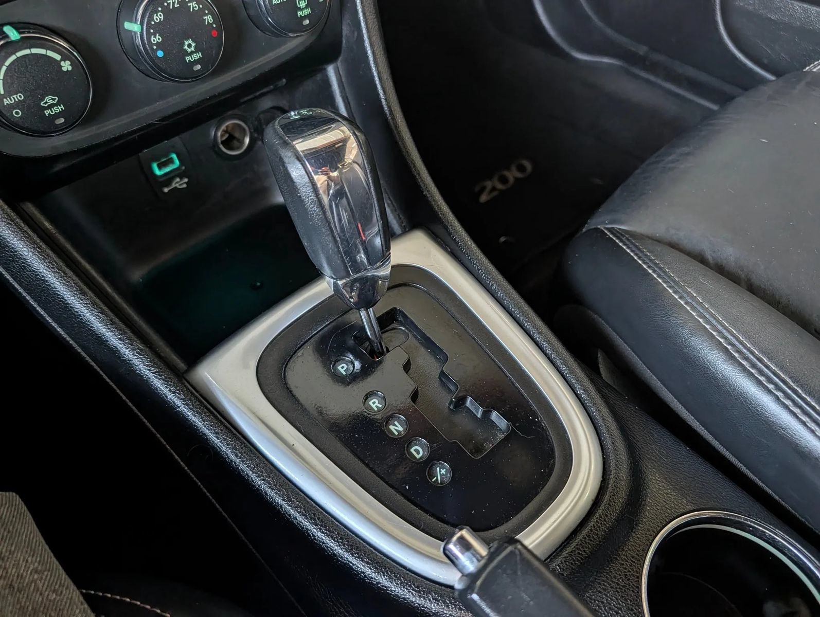 Used 2012 Chrysler 200 S FWD image 15