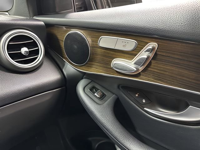 Used 2019 Mercedes-Benz GLC 300 4MATIC image 30