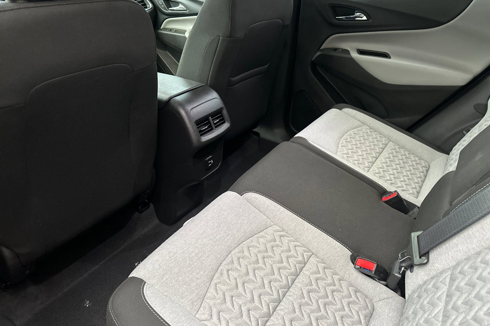 Used 2024 Chevrolet Equinox LS w/ LS Convenience Package image 14